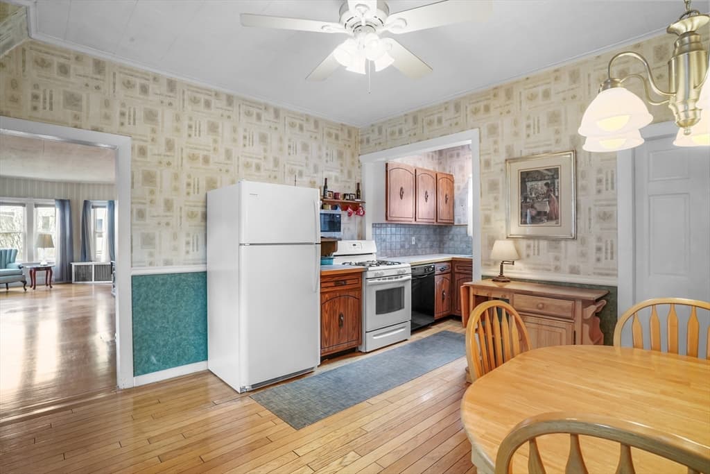 122 S Walker St, Lowell MA 01851 photo 22