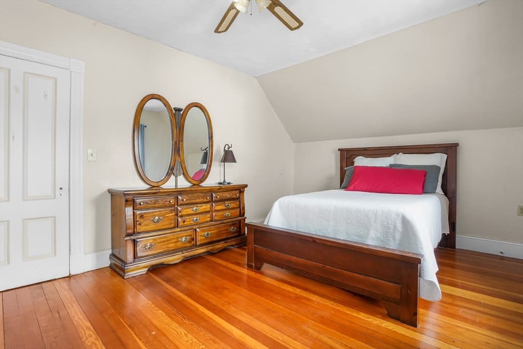 122 S Walker St, Lowell MA 01851 photo 3