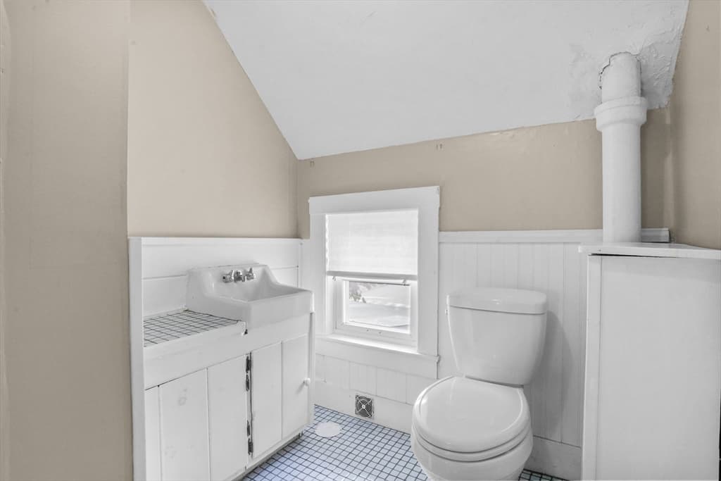 122 S Walker St, Lowell MA 01851 photo 5