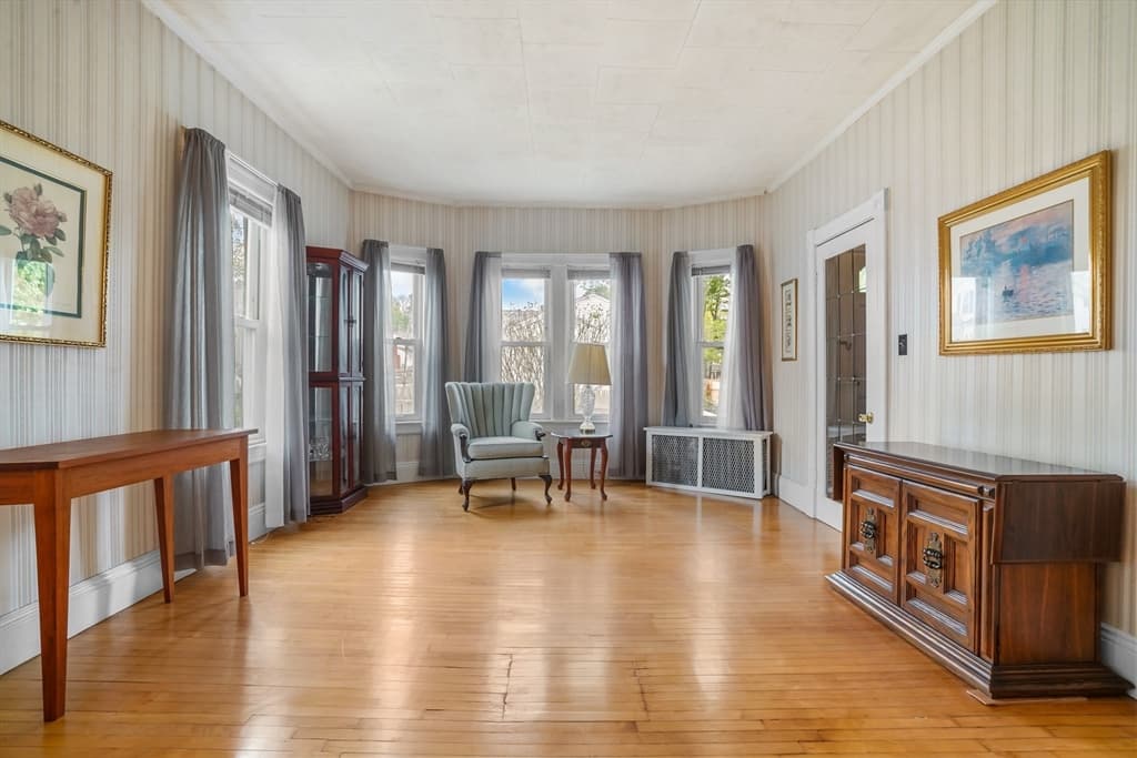 122 S Walker St, Lowell MA 01851 photo 9