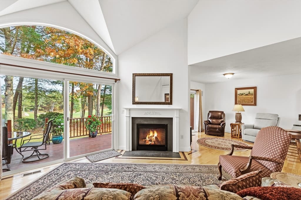 13 Laurel Hill Ct # 13, Bourne MA 02532