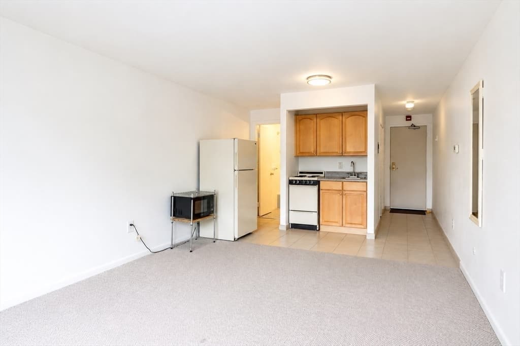 Condominium at 32 Whites Ave, Watertown MA 02472, Watertown, photo 4 of 17