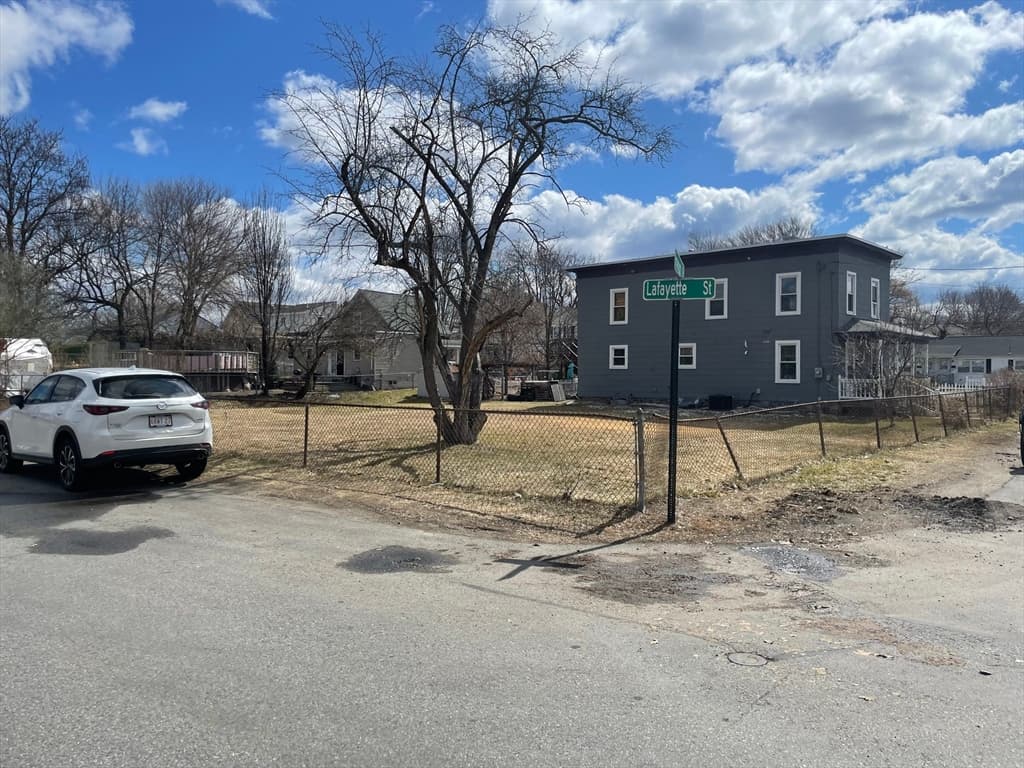 87 Lafayette St, Lowell MA 01854 photo 4