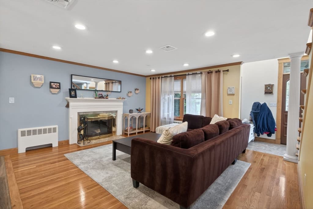 Single Family Residence at 8 Hawthorne St, Watertown MA 02472, photo 4 of 38