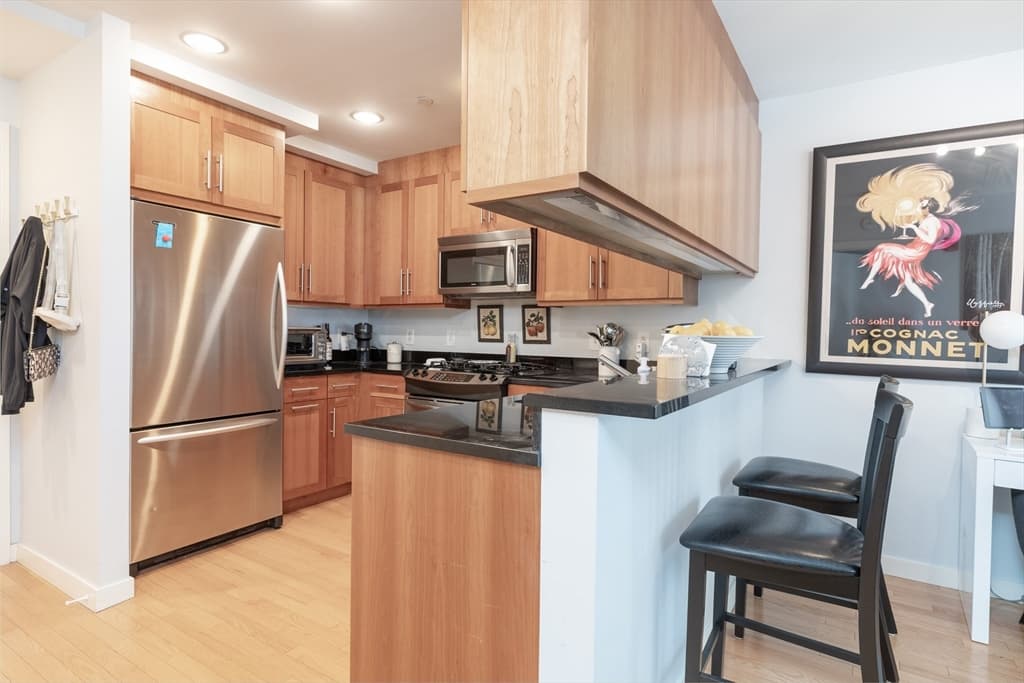 Condominium at 80 Broad St # 706, Boston MA 02110, photo 3 of 14