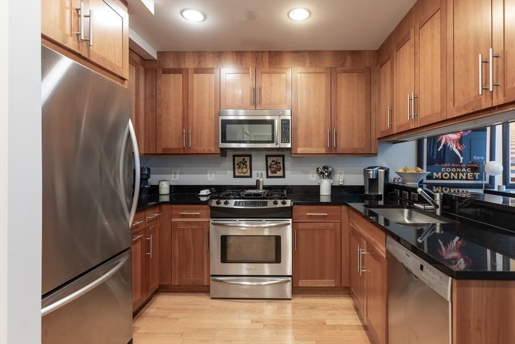 Condominium at 80 Broad St # 706, Boston MA 02110, photo 5 of 14