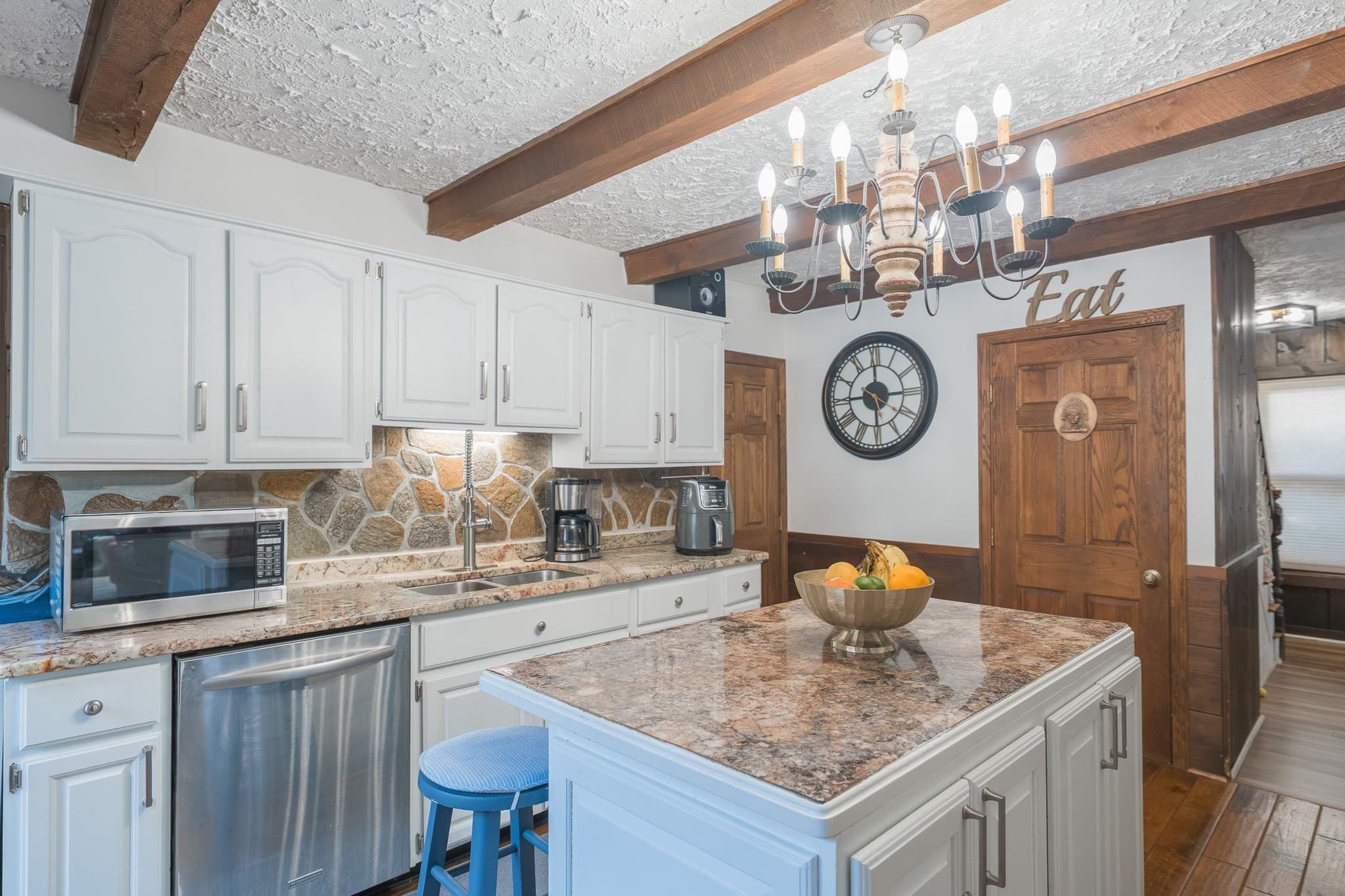 Single Family Residence at 257 Ashby State Rd, Fitchburg MA 01420, photo 6 of 30