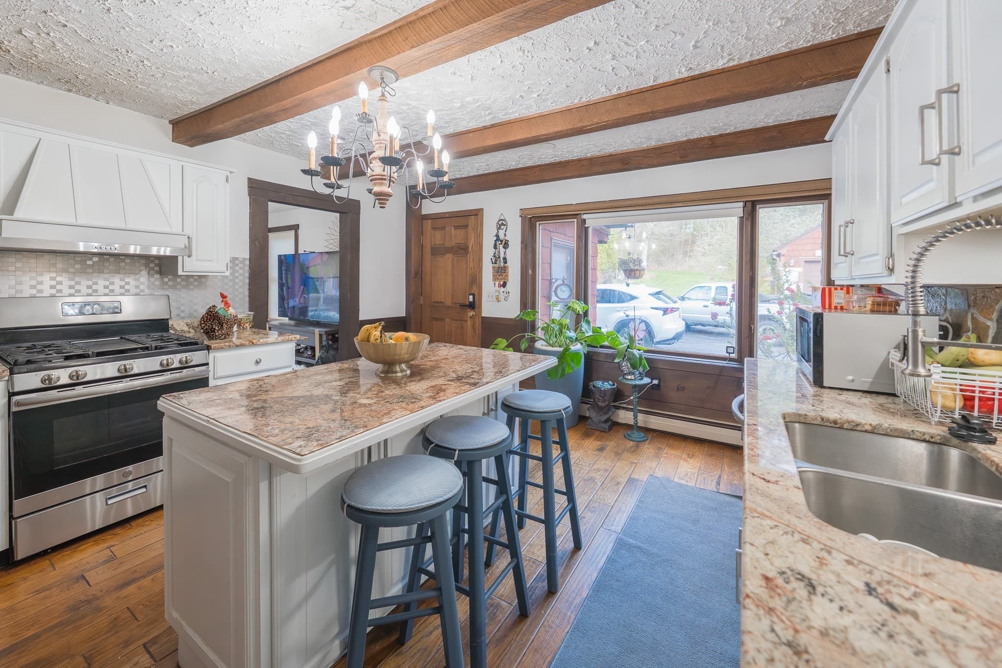 Single Family Residence at 257 Ashby State Rd, Fitchburg MA 01420, photo 5 of 30
