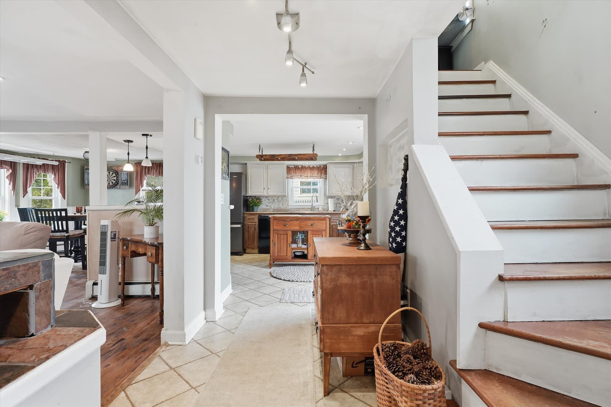 Single Family Residence at 9 Saunders Road, Lynn MA 01904, Lynn, photo 4 of 40