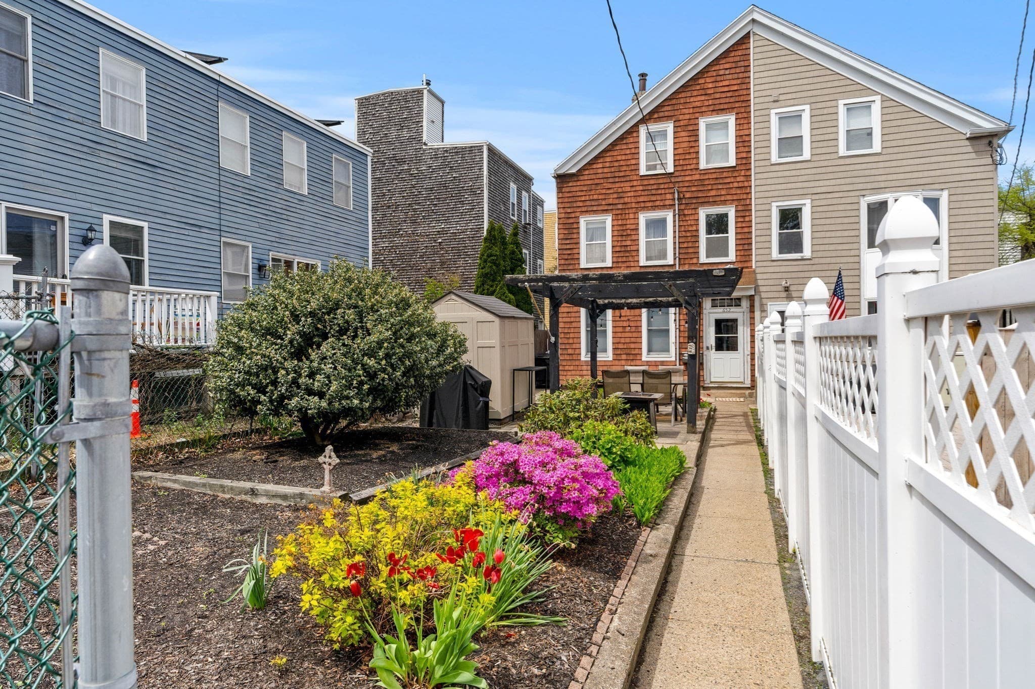 652 E 2nd St, Boston MA 02127