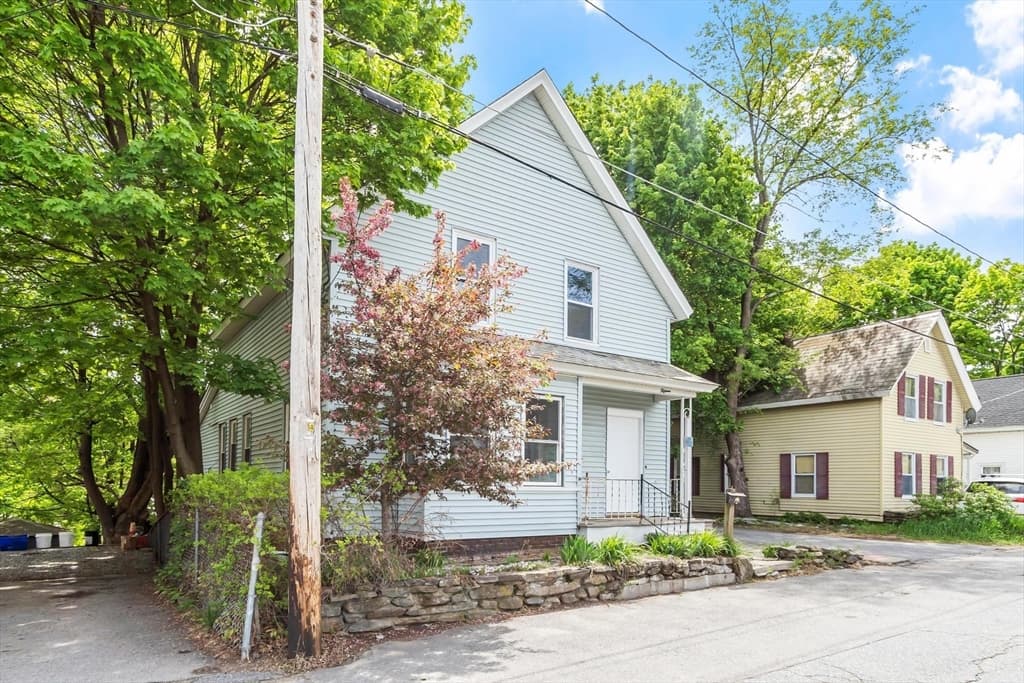 15 Redman Pl, Fitchburg MA 01420