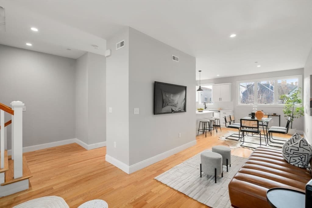 Condominium at 123-125 Centre St, Boston MA 02124, Boston, photo 3 of 41