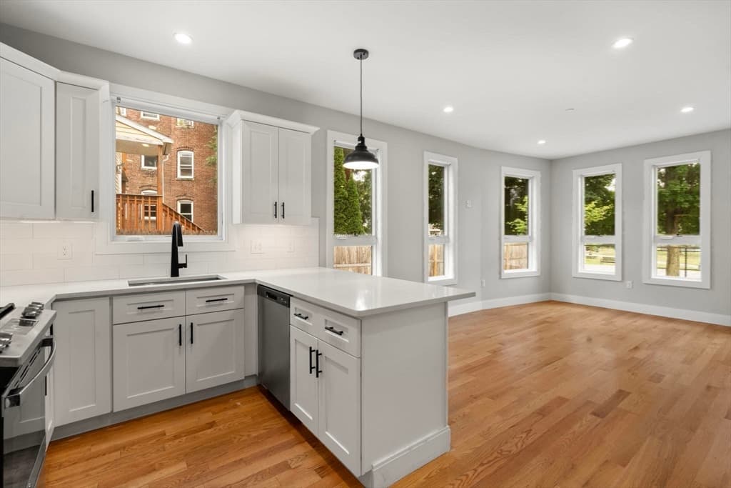 123-125 Centre St, Boston MA 02124