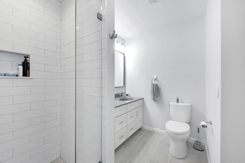 Condominium at 122 Milton St # 122, Dedham MA 02026, photo 6 of 24