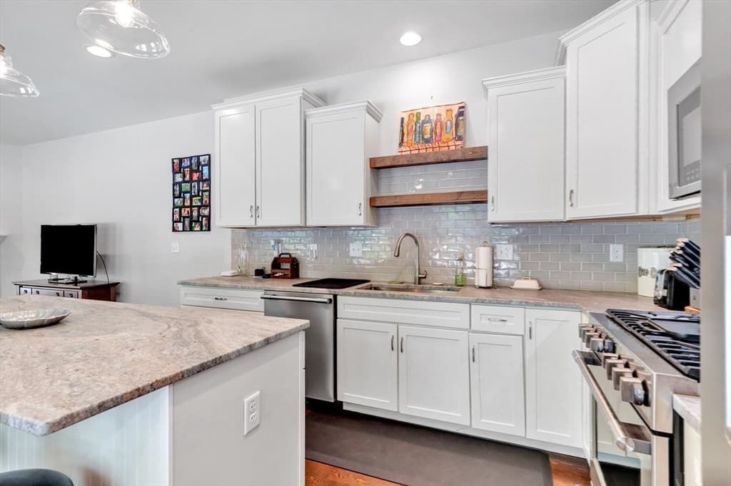 Condominium at 122 Milton St # 122, Dedham MA 02026, photo 9 of 24