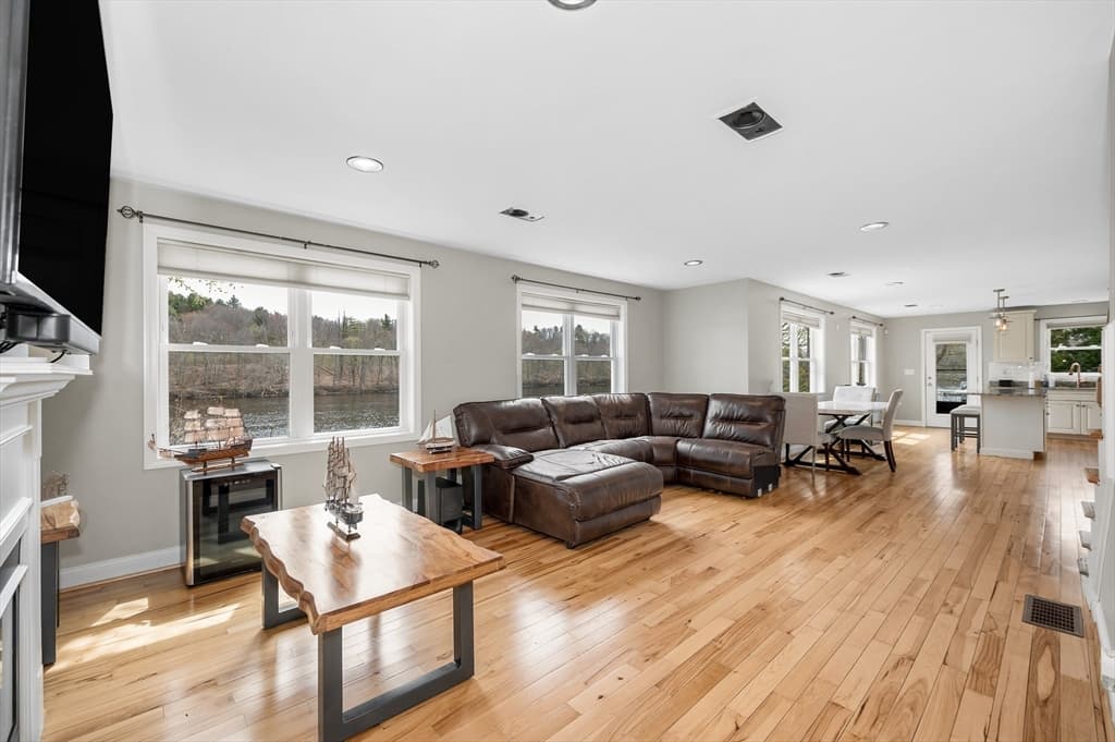 Single Family Residence at 821 Merrimack Ave, Dracut MA 01826, photo 9 of 40