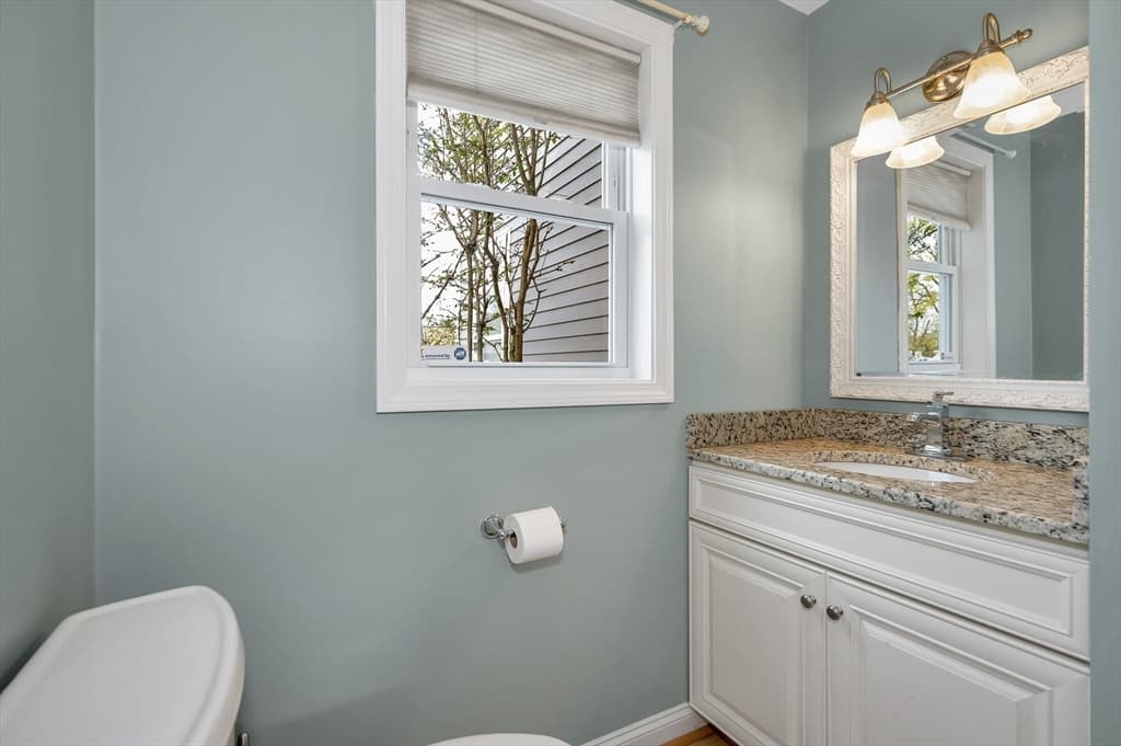 Single Family Residence at 821 Merrimack Ave, Dracut MA 01826, photo 10 of 40