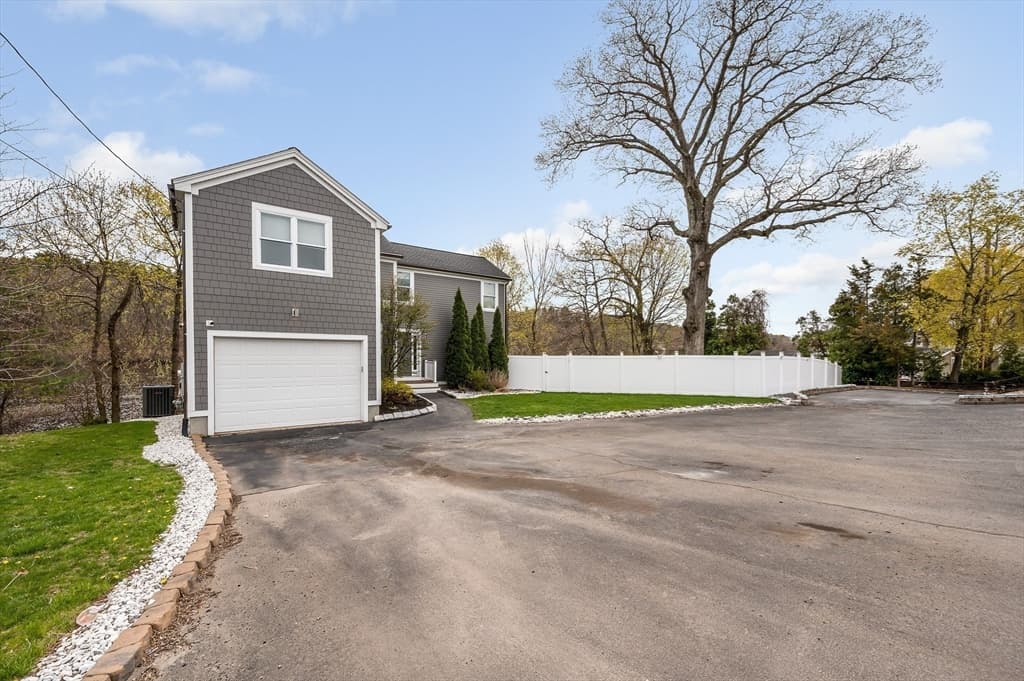 Single Family Residence at 821 Merrimack Ave, Dracut MA 01826, photo 31 of 40