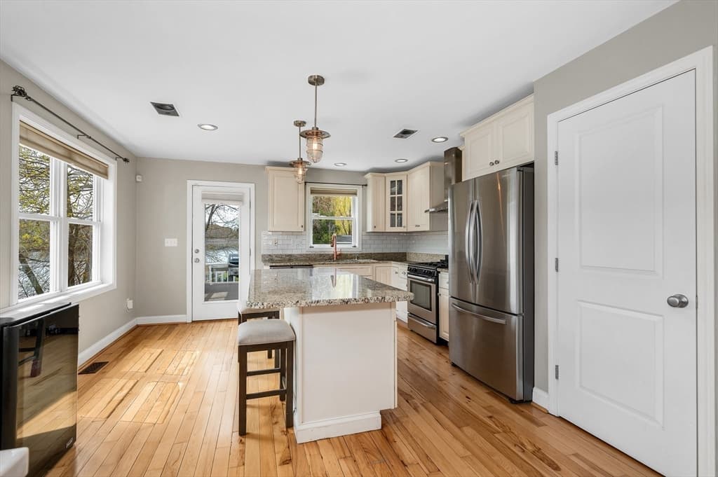 Single Family Residence at 821 Merrimack Ave, Dracut MA 01826, photo 4 of 40
