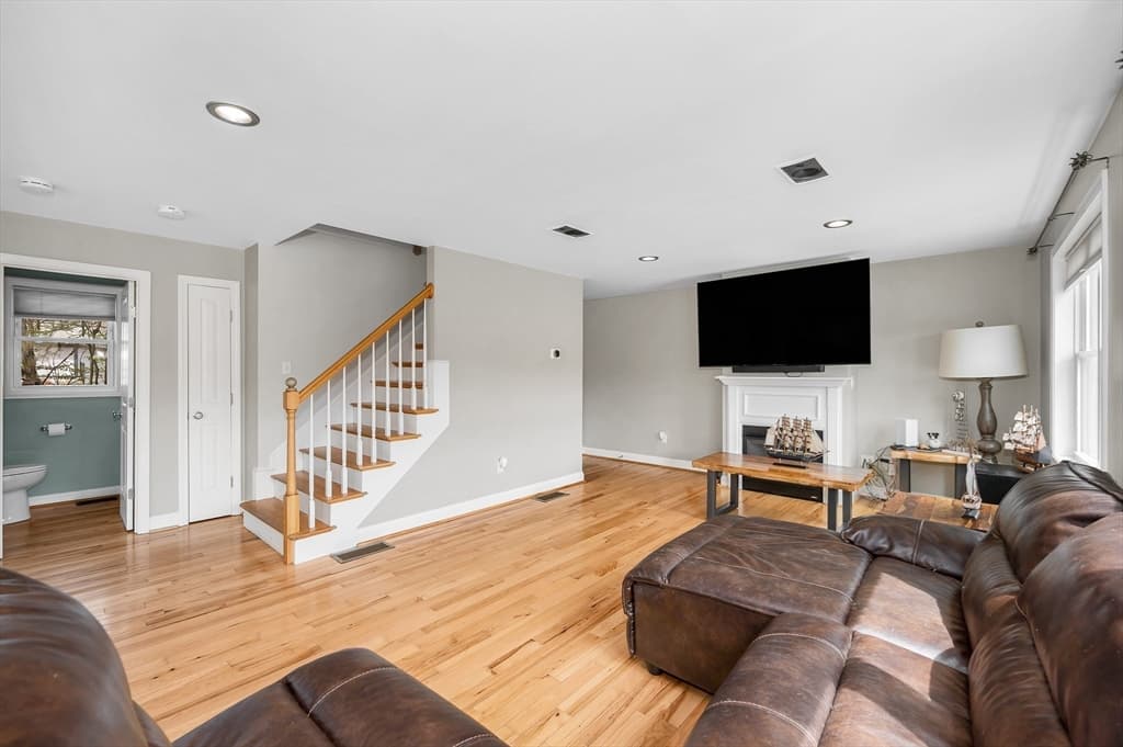 Single Family Residence at 821 Merrimack Ave, Dracut MA 01826, photo 8 of 40