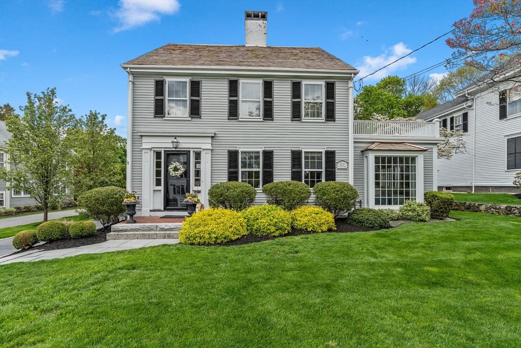 37 Lincoln St, Hingham MA 02043