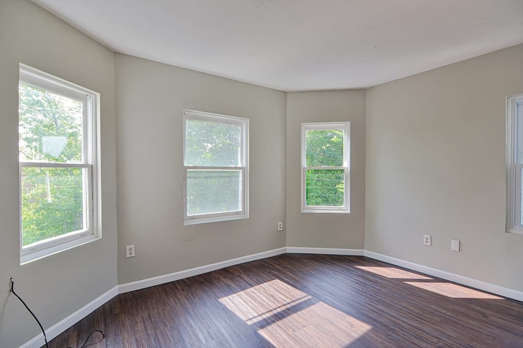 28 Prescott St, Leominster MA 01453 photo 3
