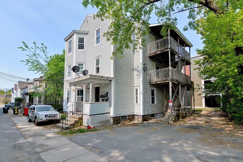 28 Prescott St, Leominster MA 01453