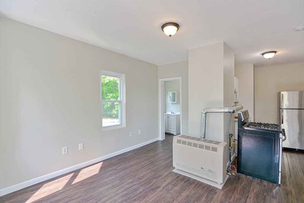 28 Prescott St, Leominster MA 01453 photo 5