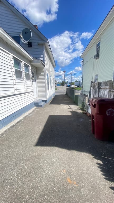 Single Family Residence at 75 Plain St, Lowell MA 01851, photo 3 of 28