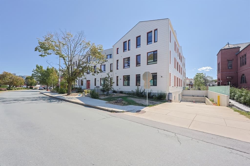 368 Pleasant St # 204, Malden MA 02148 photo 4