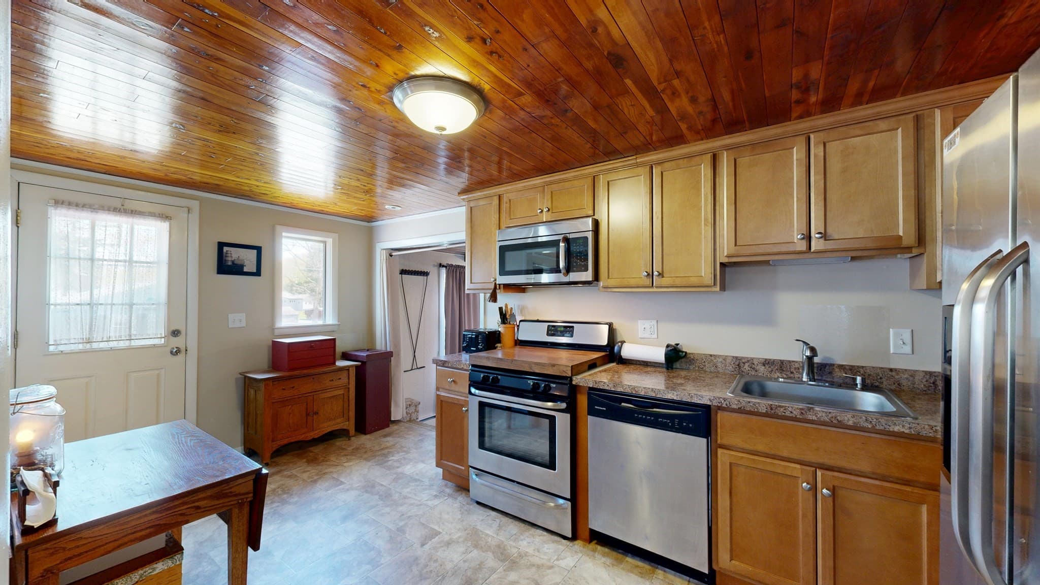 Single Family Residence at 10 Edson Street, Taunton MA 02780, photo 9 of 40
