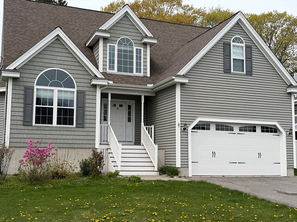 87 Dancause Rd, Lowell MA 01852