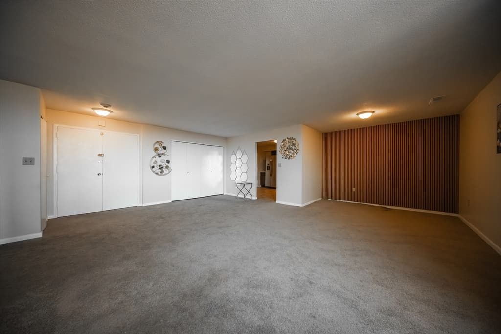 Condominium at 1002 Paradise Rd, Swampscott MA 01907, Swampscott, photo 6 of 23