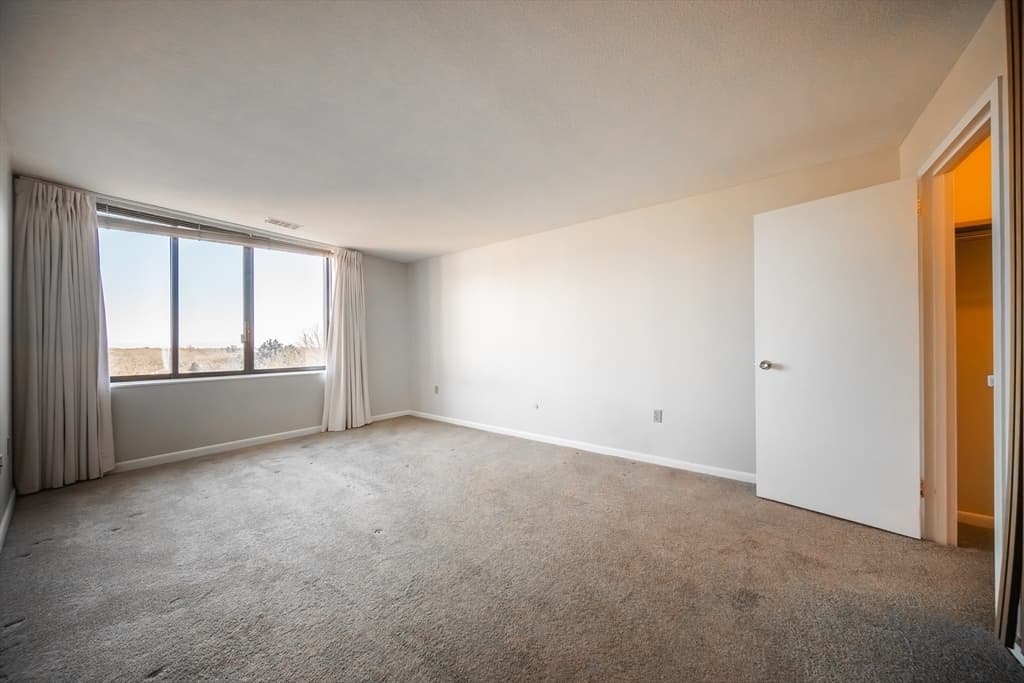 Condominium at 1002 Paradise Rd, Swampscott MA 01907, Swampscott, photo 17 of 23