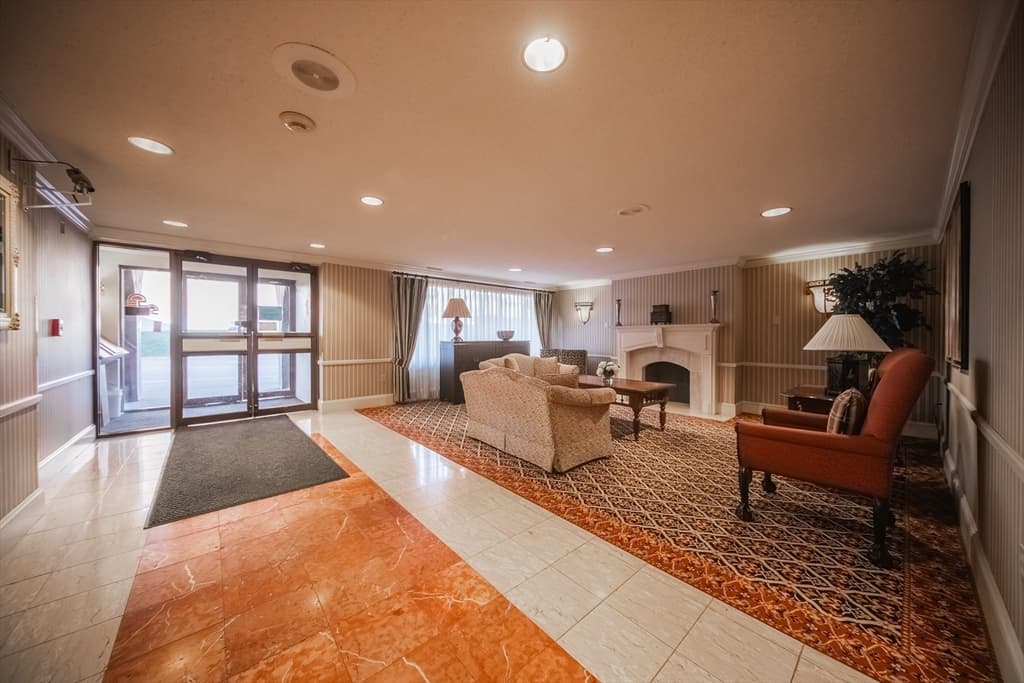 Condominium at 1002 Paradise Rd, Swampscott MA 01907, Swampscott, photo 22 of 23