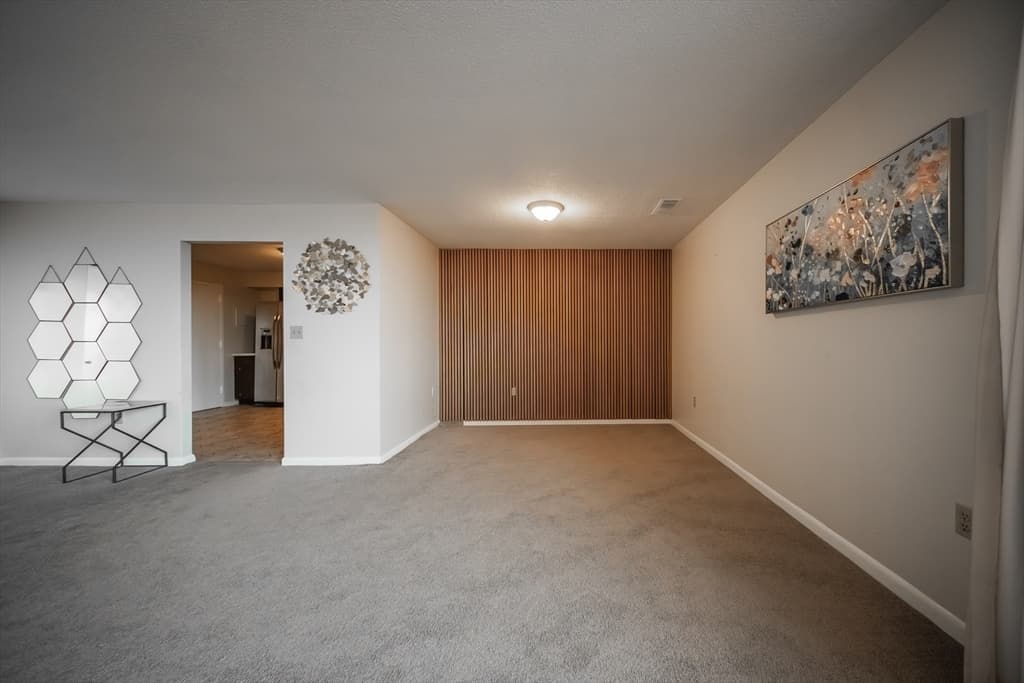 Condominium at 1002 Paradise Rd, Swampscott MA 01907, Swampscott, photo 7 of 23