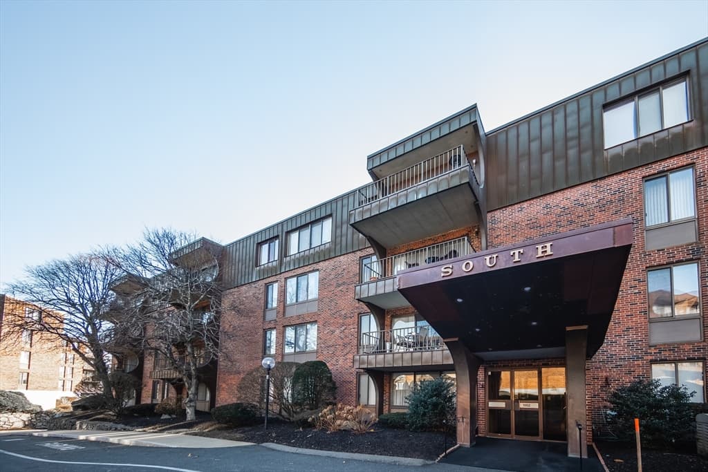 1002 Paradise Rd, Swampscott MA 01907