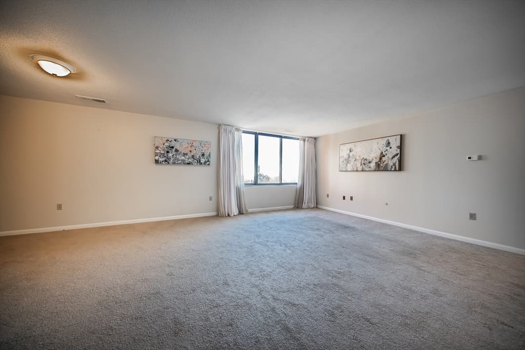 Condominium at 1002 Paradise Rd, Swampscott MA 01907, Swampscott, photo 9 of 23