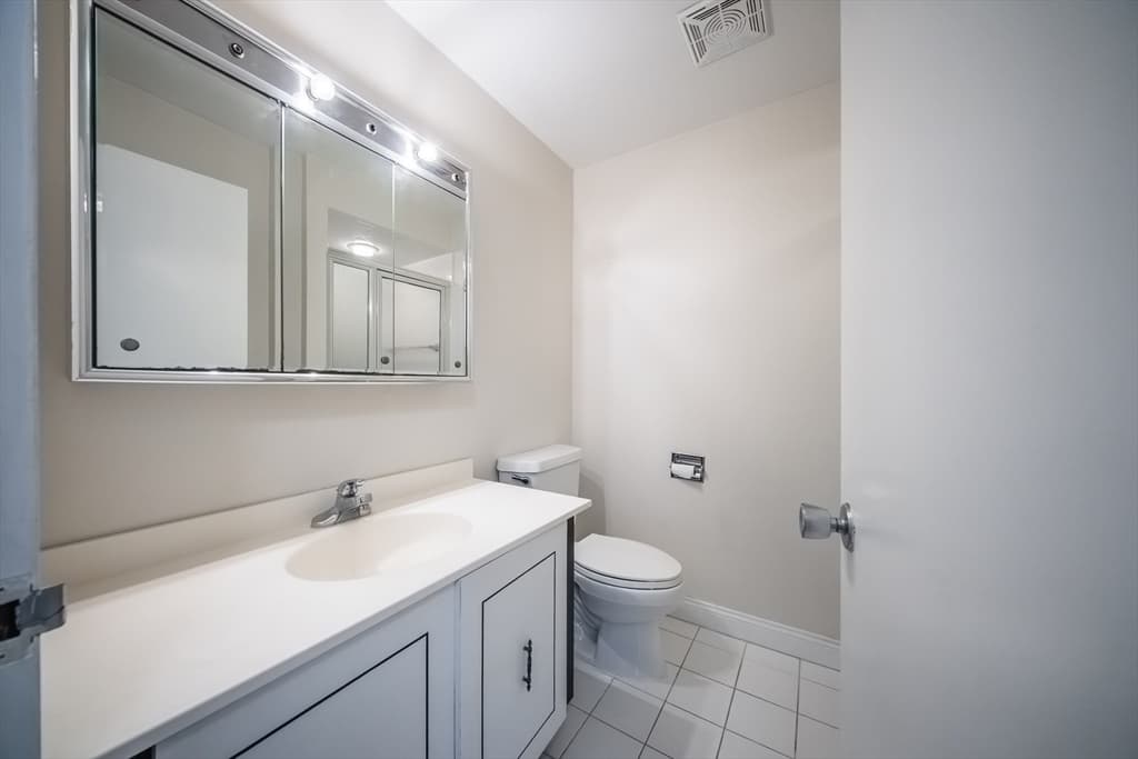 Condominium at 1002 Paradise Rd, Swampscott MA 01907, Swampscott, photo 14 of 23