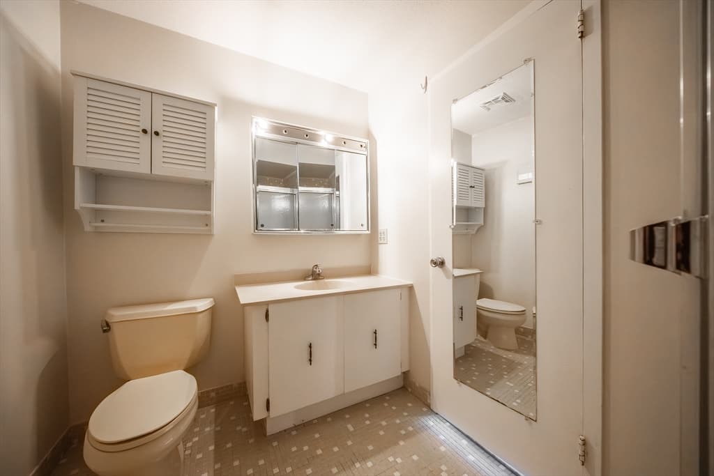 Condominium at 1002 Paradise Rd, Swampscott MA 01907, Swampscott, photo 18 of 23