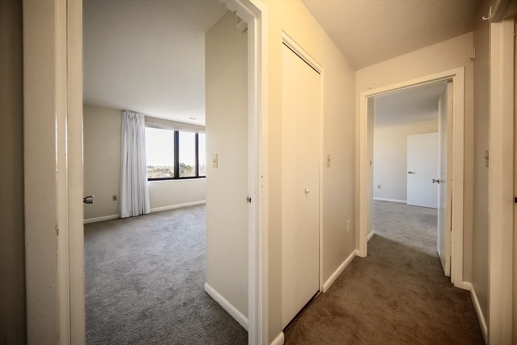 Condominium at 1002 Paradise Rd, Swampscott MA 01907, Swampscott, photo 8 of 23