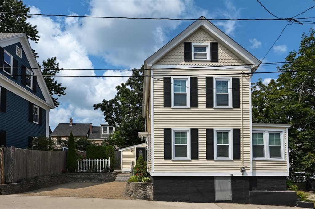 Single Family Residence at 4 Olive Street, Newburyport MA 01950, photo 3 of 26