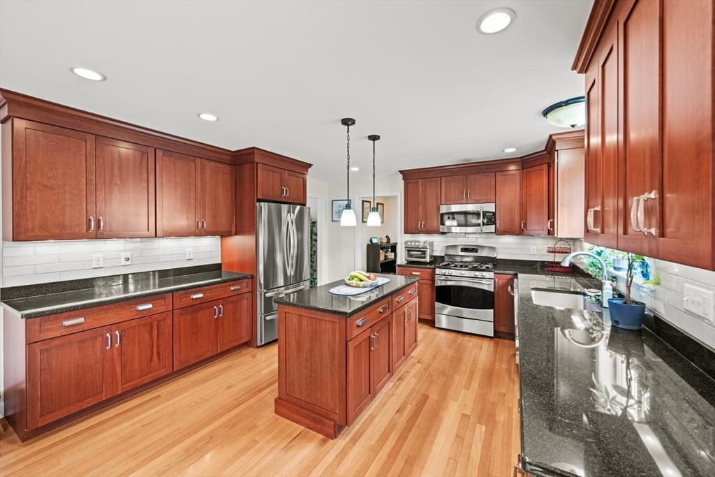 2 O'connor Lane, Woburn MA 01801 photo 9