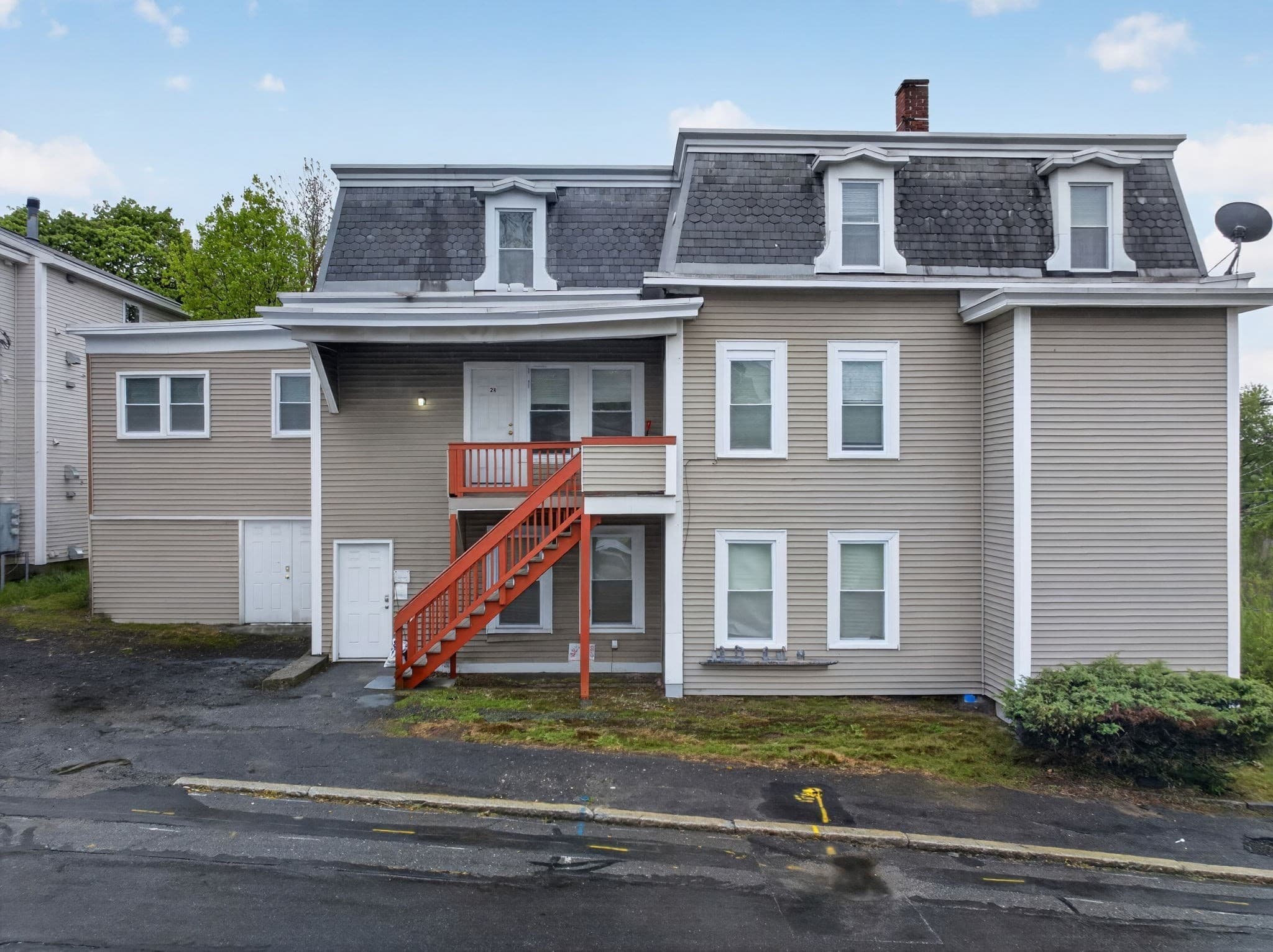 4 Family at 70 Myrtle Ave, Fitchburg MA 01420, photo 2 of 42