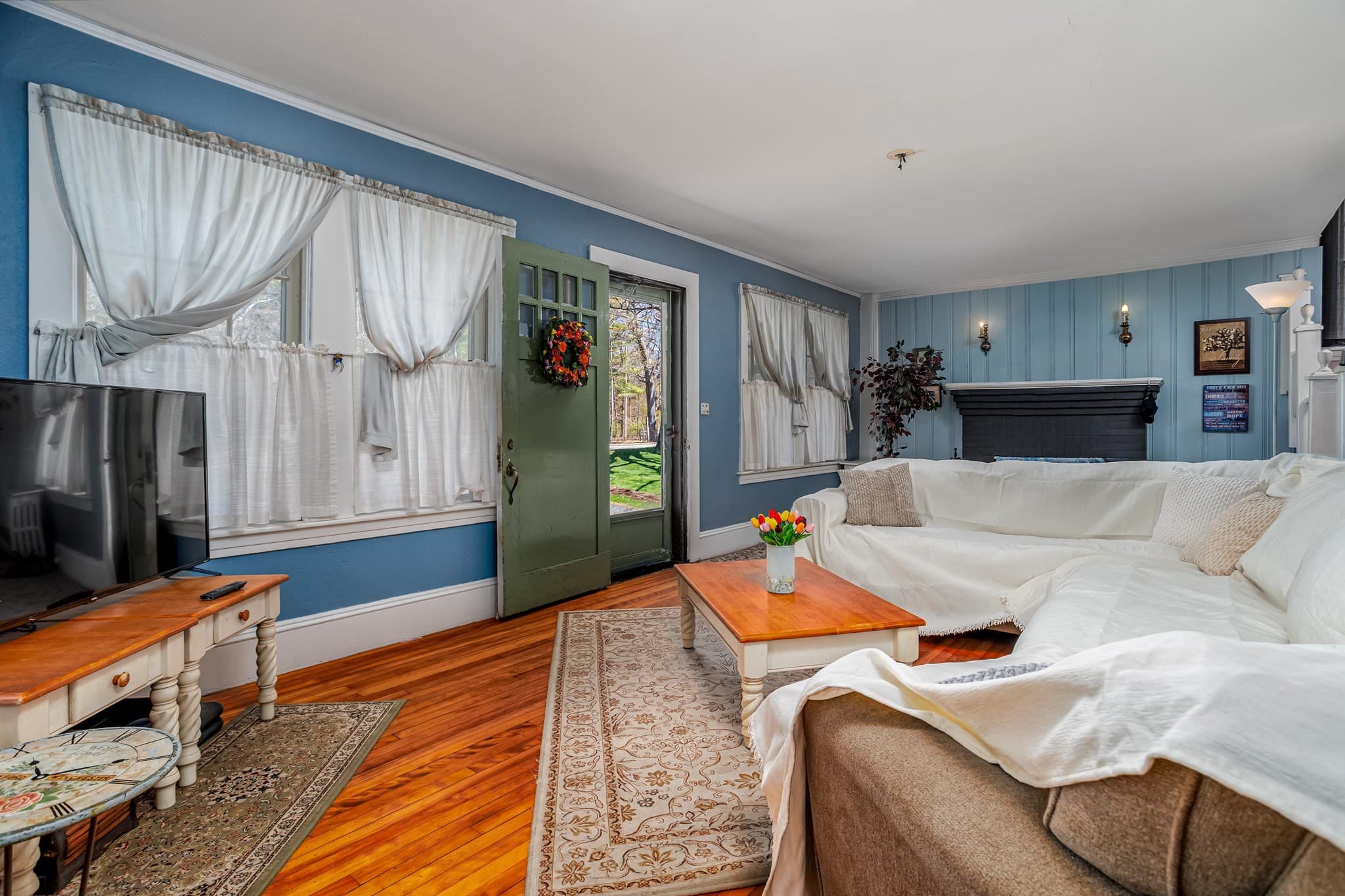 Single Family Residence at 846 Massachusetts Ave, Lunenburg MA 01462, photo 3 of 40