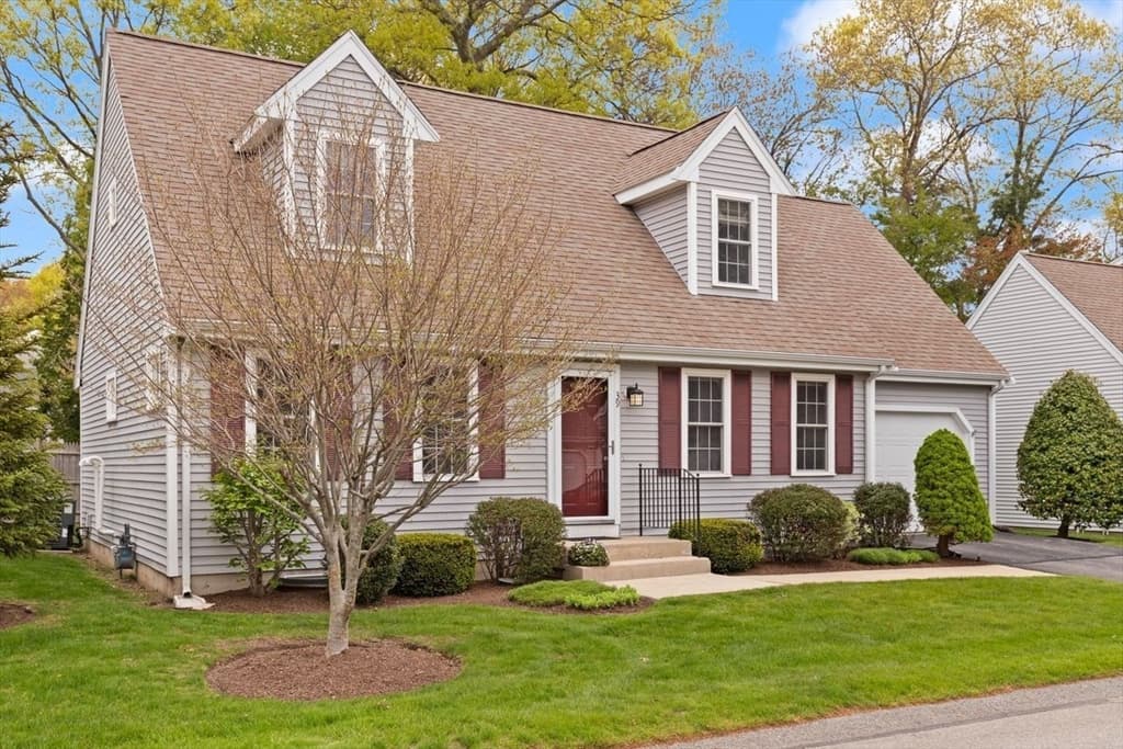 Condominium at 39 Brewster Rd # 39, Stoughton MA 02072, photo 2 of 37