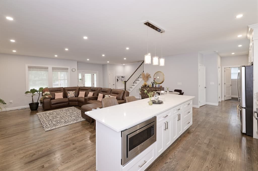 615 Norfolk St, Holliston MA 01746 photo 5