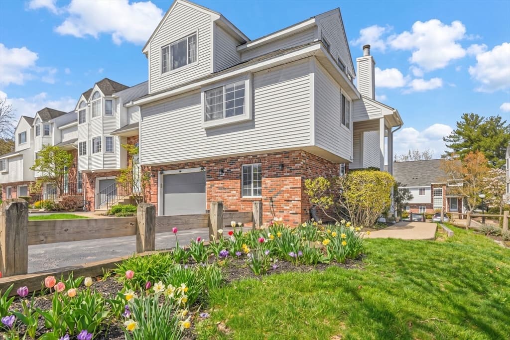 175 Tall Oaks Dr # F, Weymouth MA 02190