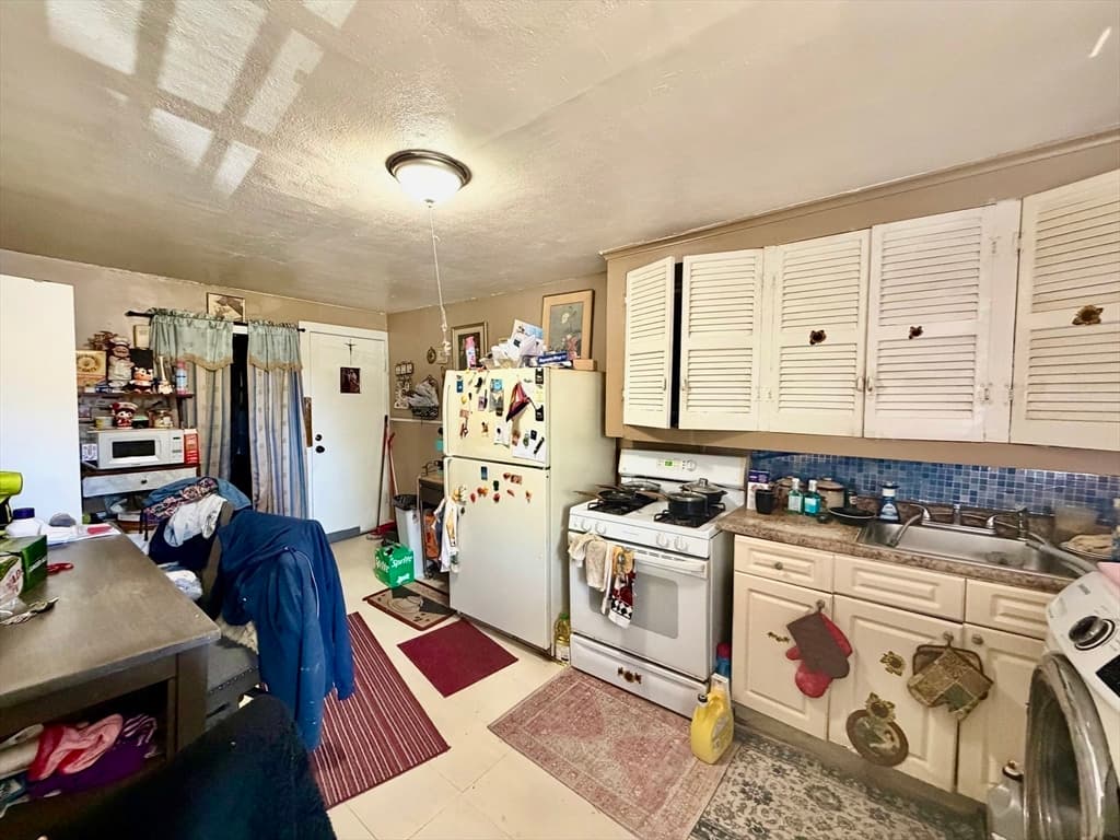 27 Loring St, Springfield MA 01105 photo 23