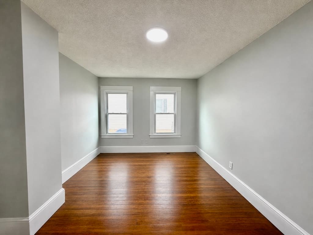27 Loring St, Springfield MA 01105 photo 6